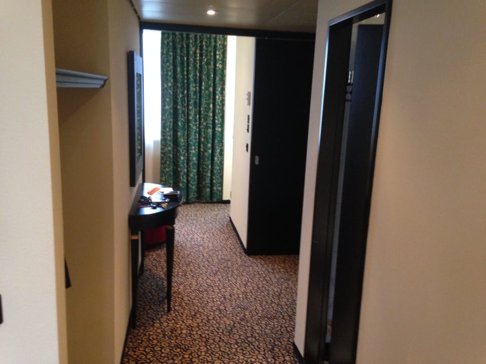 Flur vom Wohnzimmer zum Schlafzimmer Hotel Victoria