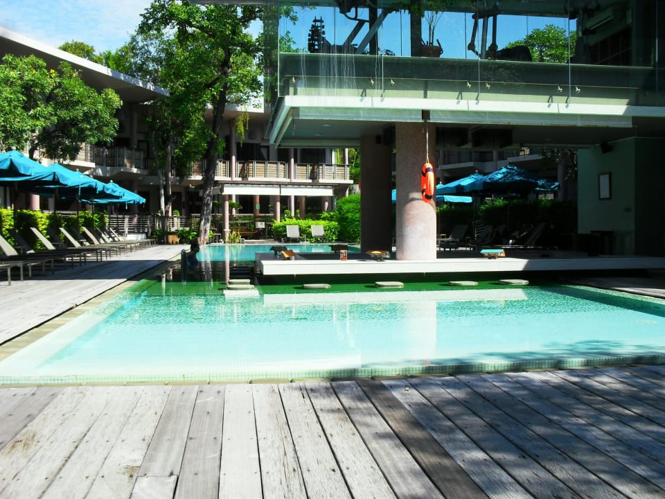 Den Premierzimmern zugehöriger Pool Sai Kaew Beach Resort
