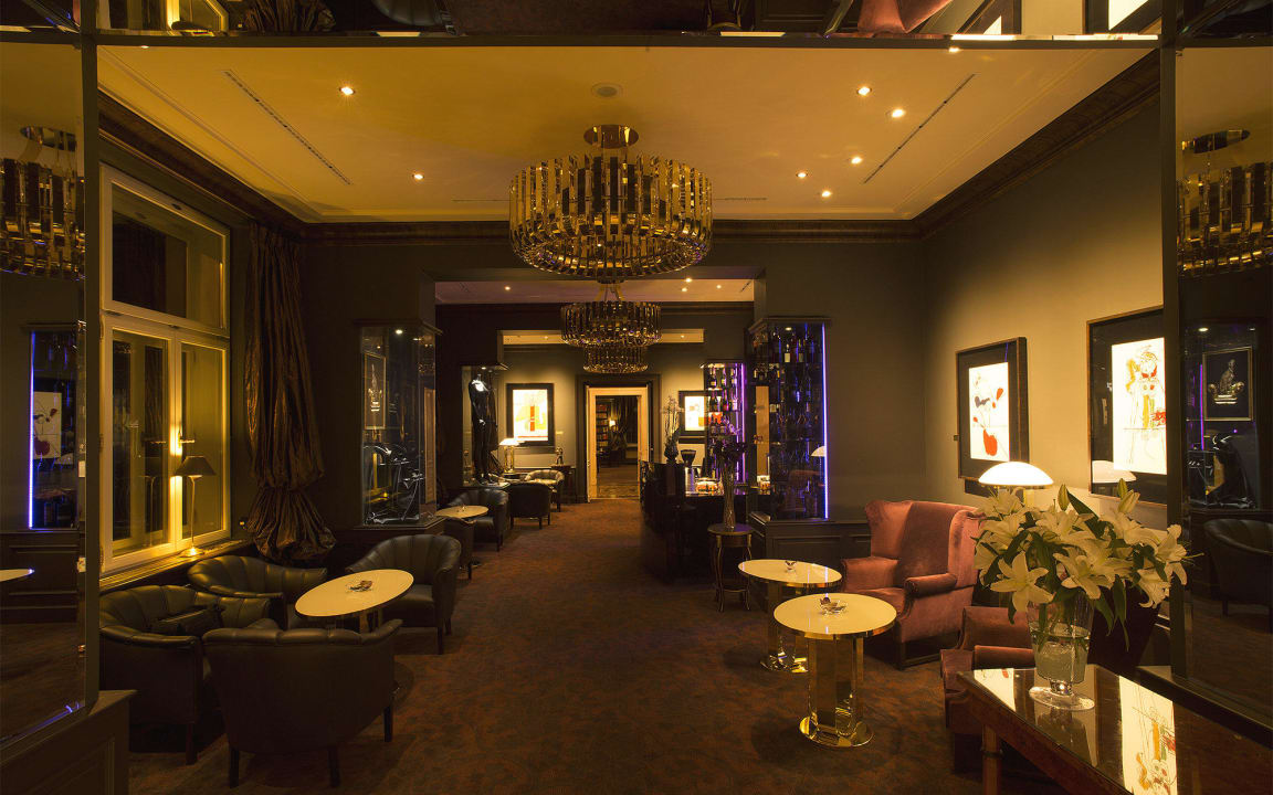 Lobby Bar - 24/7 Le Palais Art Hotel