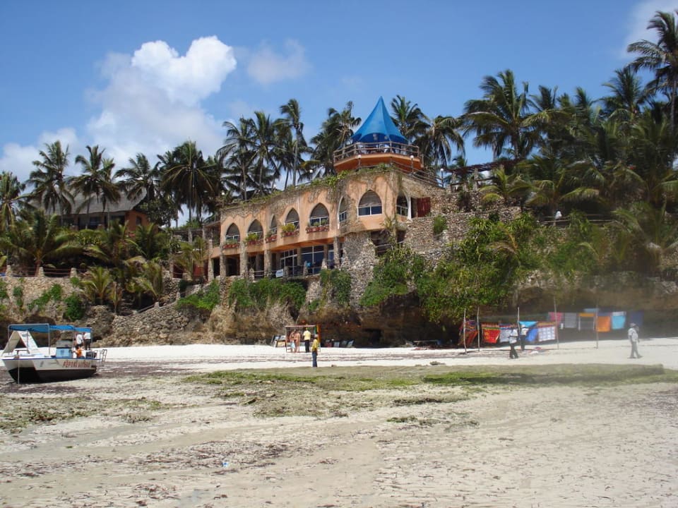 Bahari vom Meer aus gesehen Bahari Beach Hotel