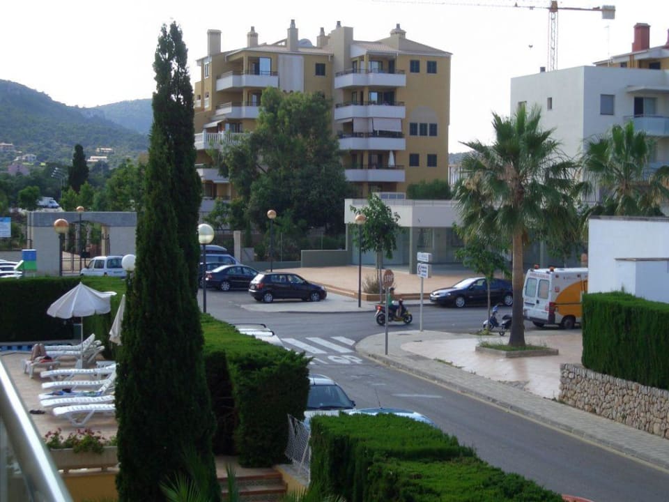Straßenansicht zum Pool BLUESEA Cala Millor