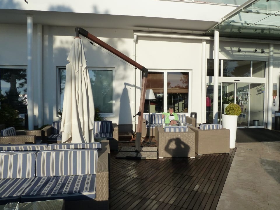 Vor dem Eingangsbereich Valamar Sanfior Hotel & Casa