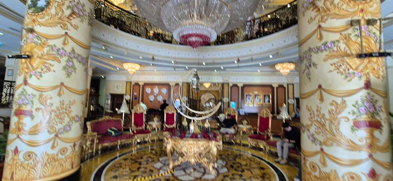 Gastro Royal Rose Hotel