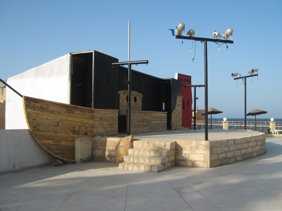 Сцена возле пляжа Alassio Hotel and Thalasso