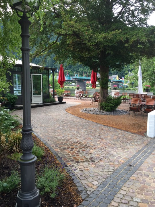 Garten mit Blick auf die Mosel Moselschlösschen Spa & Resort