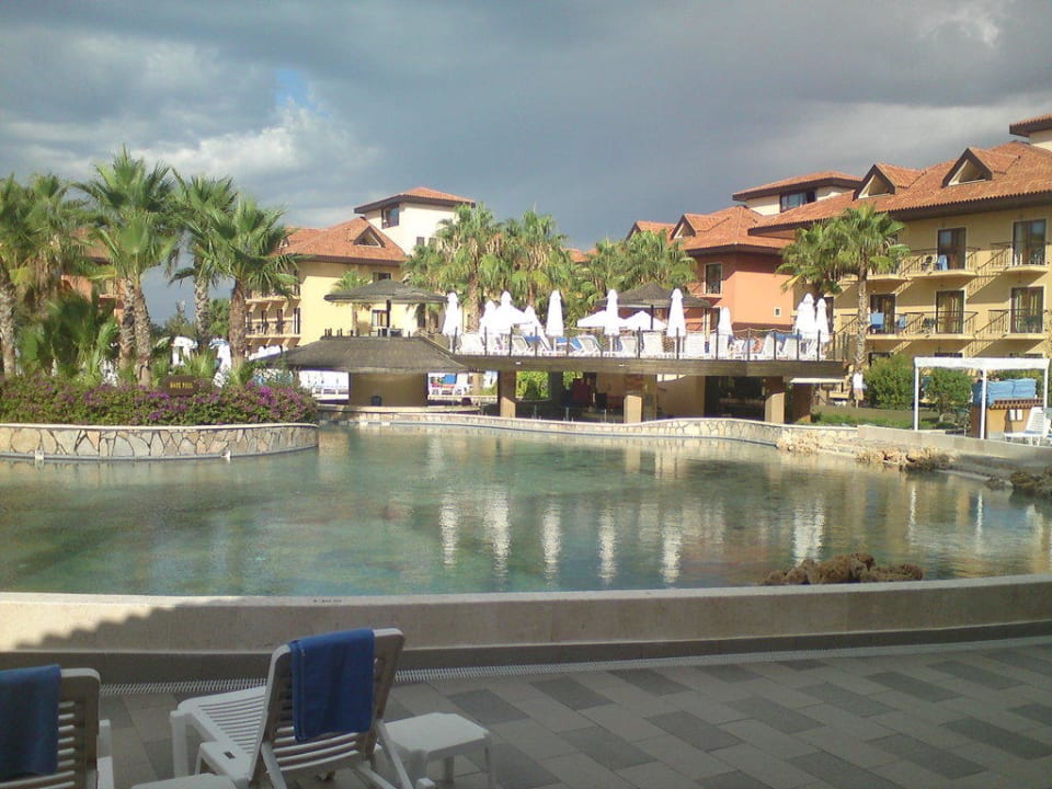 Blick auf den Pool Club Grand Aqua