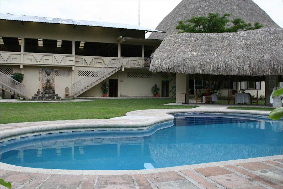 Einer von zwei Pools Hotel & Villas Kin Ha