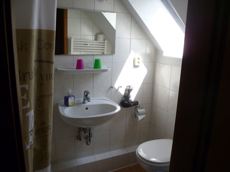 Dusche & WC Appartement Gutshaus Pension Poeler Findling