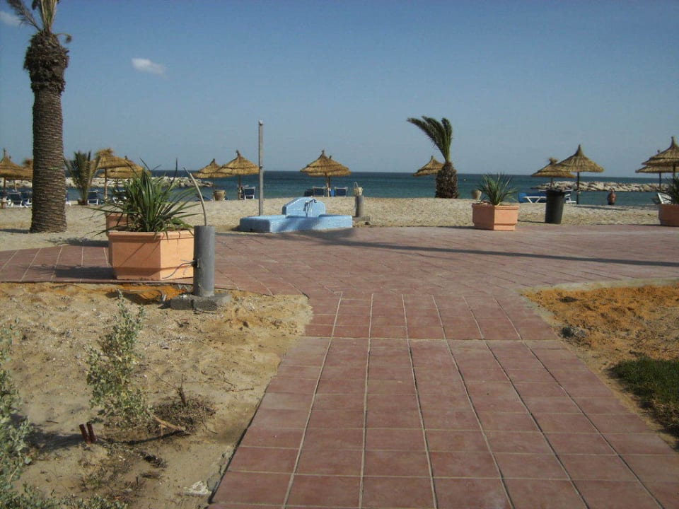 Weg zum Strand Royal Lido Resort & Spa