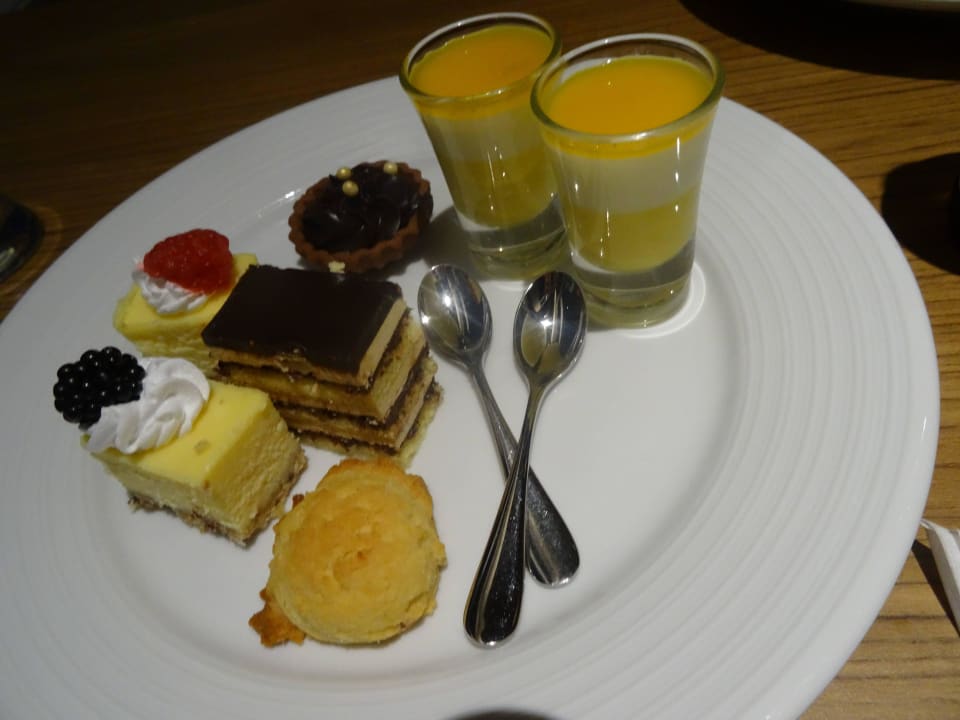 Nachtisch abends Eastin Grand Hotel Sathorn