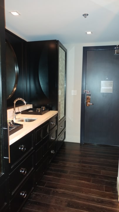 Zimmer Virgin Hotels Las Vegas, Curio Collection by Hilton