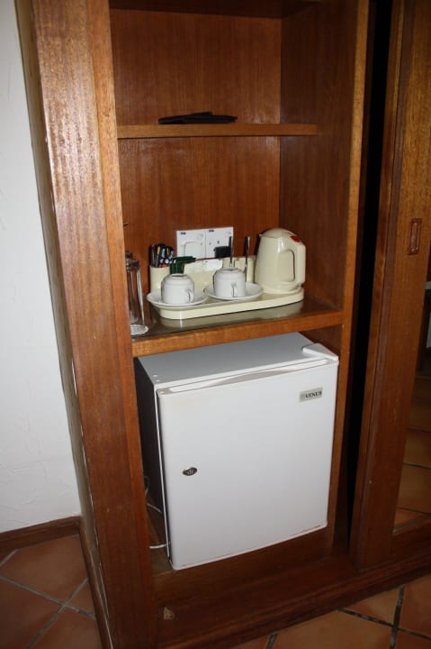 Minibar Wasserkocher und Zubehör Kuramathi Maldives