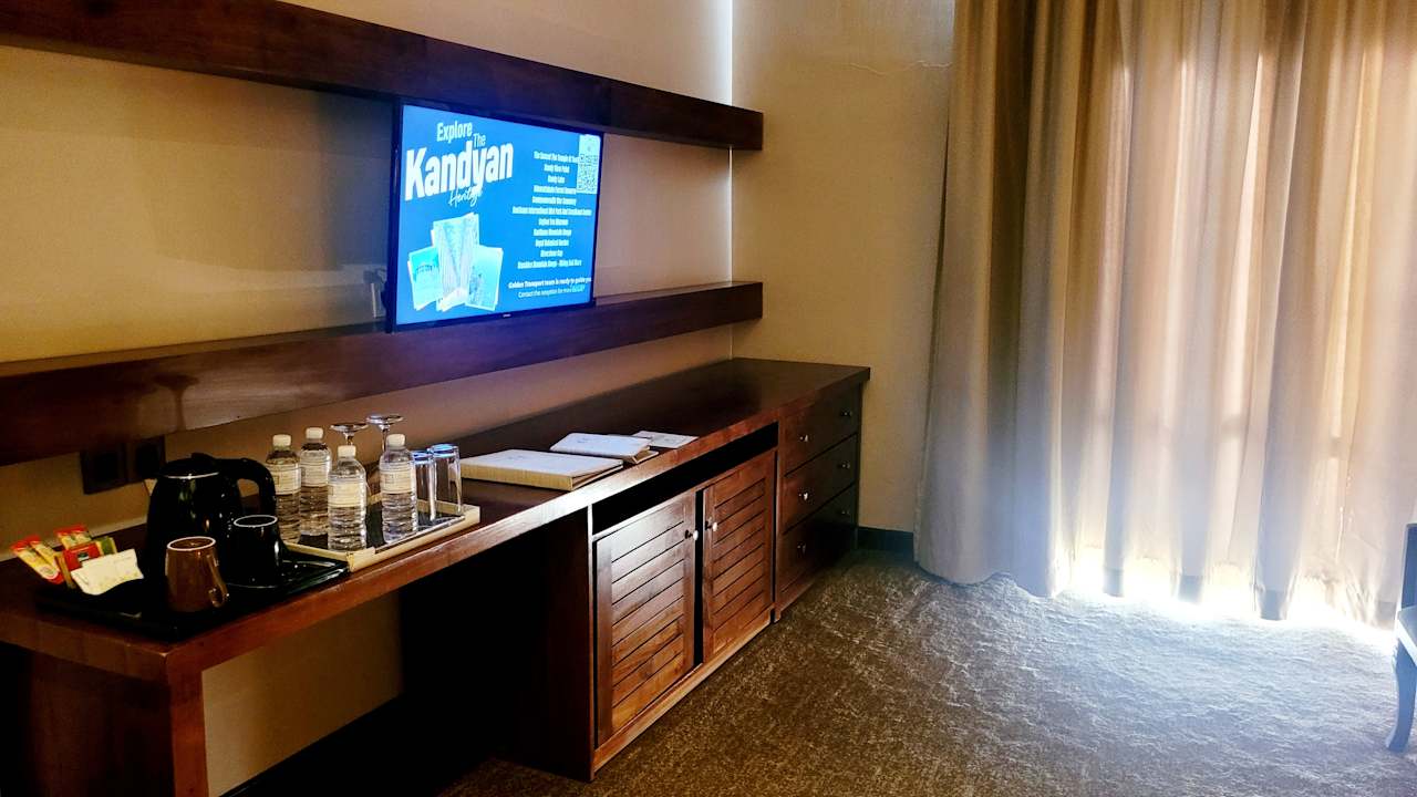 Zimmer The Golden Crown Hotel