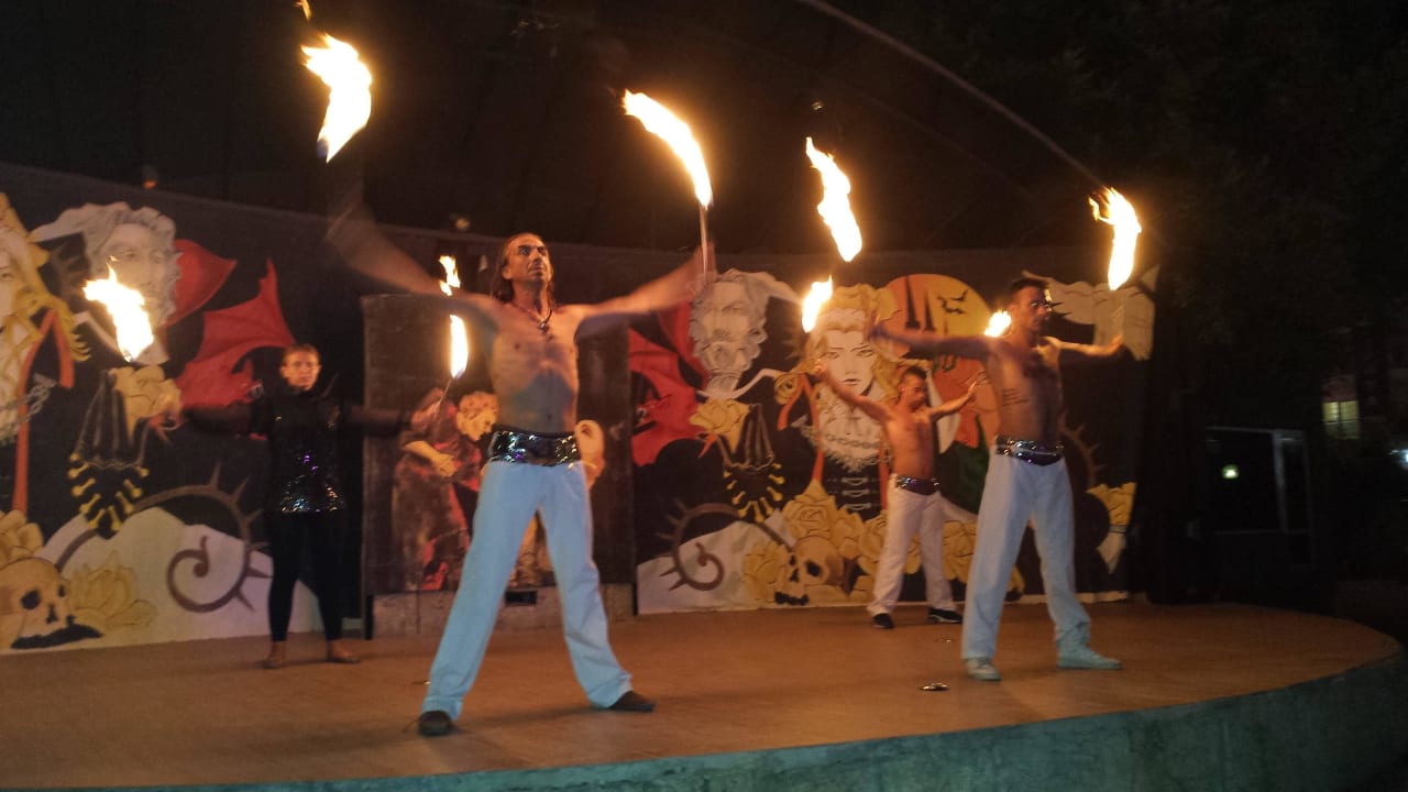 Show im Amphitheater  Kaila Beach Hotel