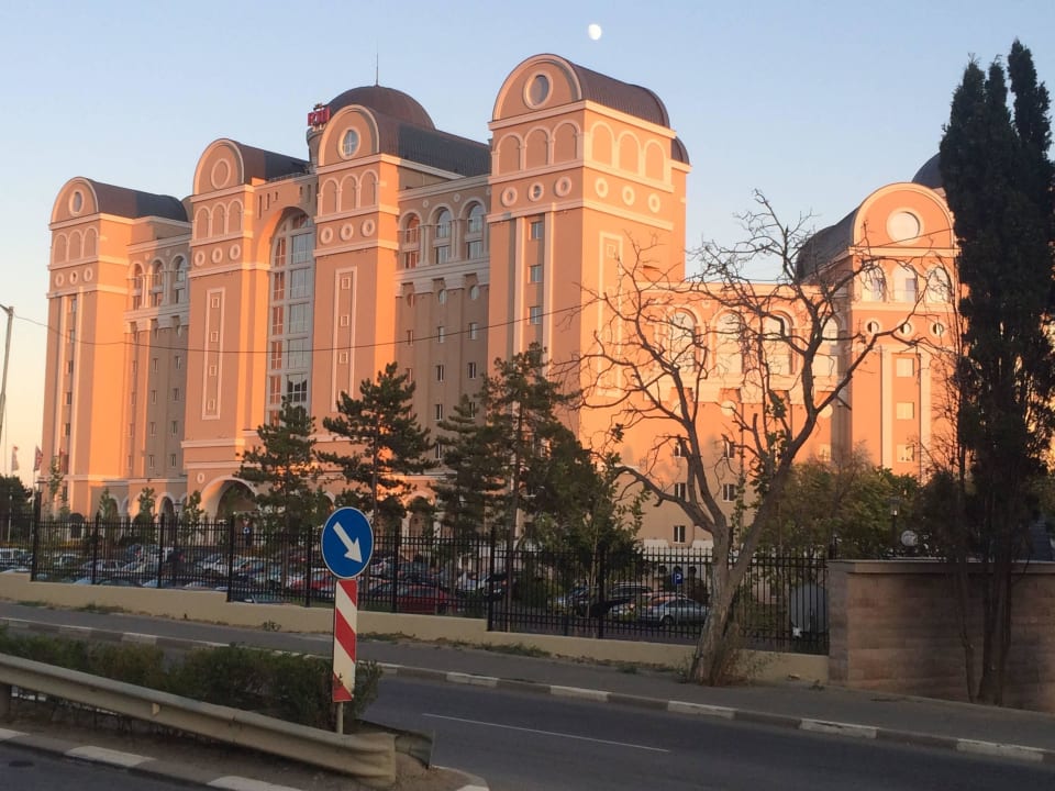 Hotel von der Straße Dreams Sunny Beach Resort & Spa