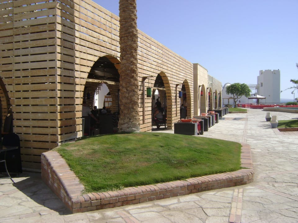 Aussenbereich vor Speisesaal Hotel Mercure Hurghada