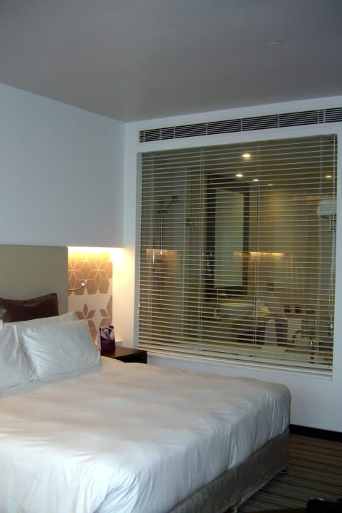 Blick zum Bad Crowne Plaza Hotel Yas Island