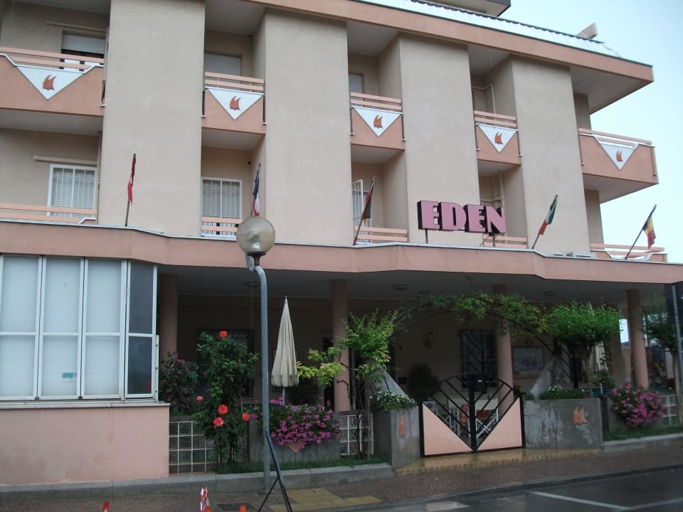 Front hotel Hotel Eden