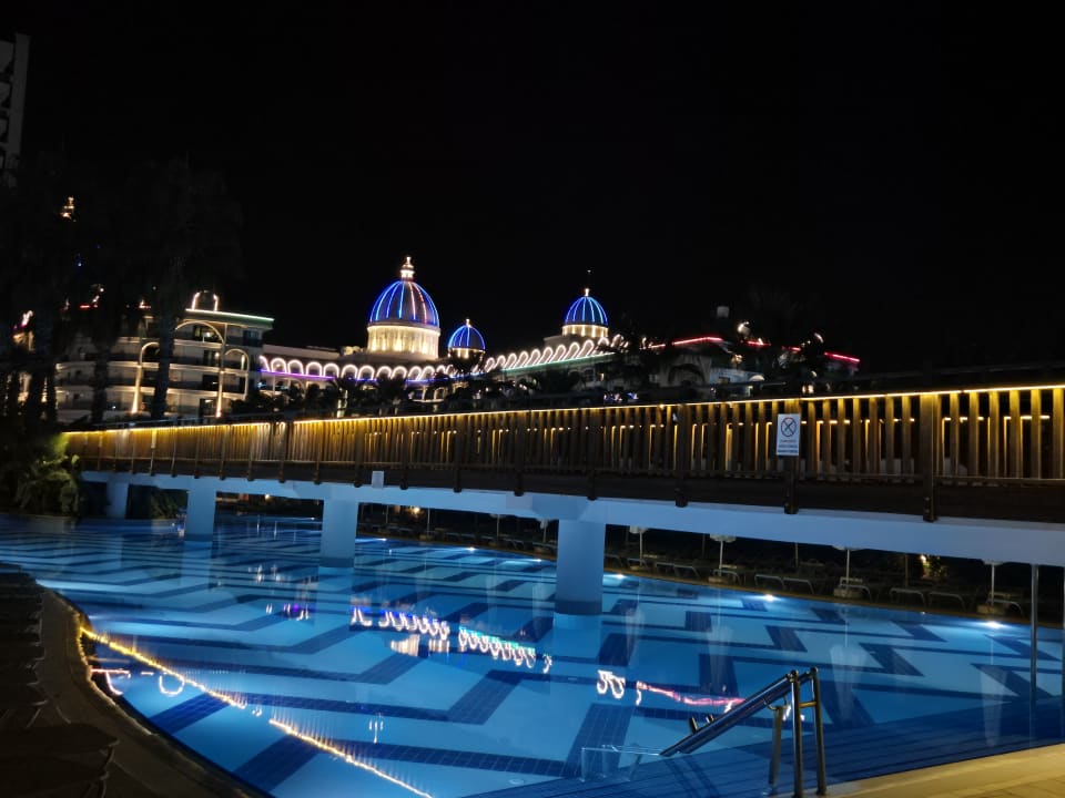 Außenansicht Saturn Palace Resort Hotel