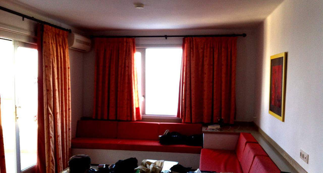 Wohnraum mit Zugang zu Balkon/Terrasse Neptuno Aparthotel