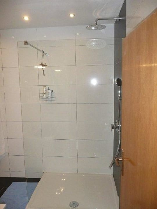 Bad mit Dusche im Apartment Zora 1 im EG Gästehaus Apartman Zora