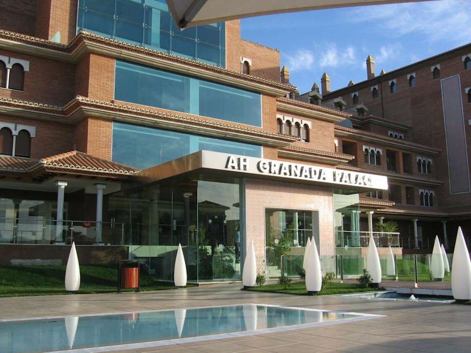 Hotel-Eingang Hotel AH Granada Palace