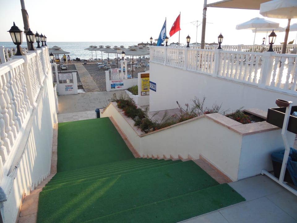 Zugang zum Strand und zur Disco Hotel Club Nena
