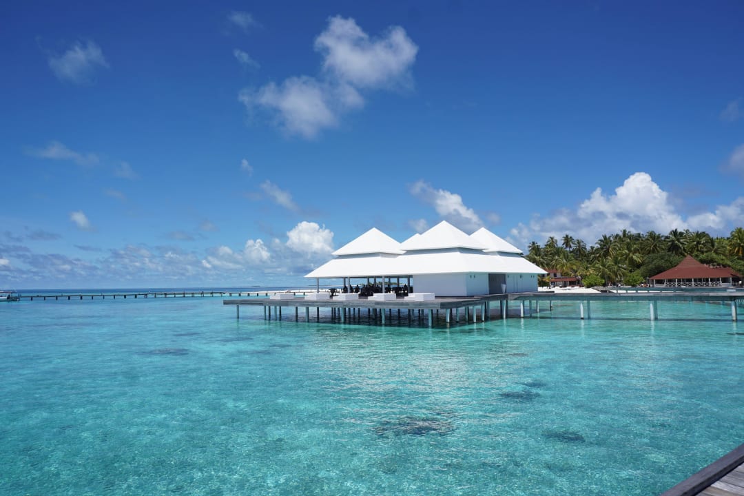 Over-Water-Restaurant Diamonds Thudufushi