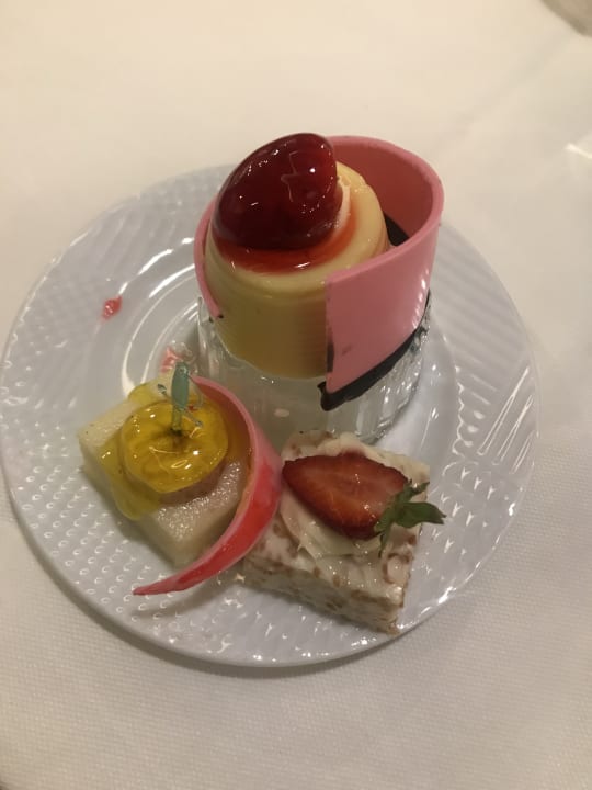 Gastro The Sense Deluxe Hotel