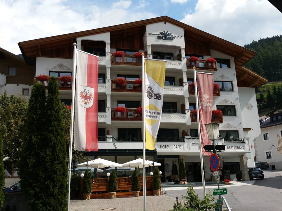 Hoteleingang Aktiv Hotel Schwarzer Adler