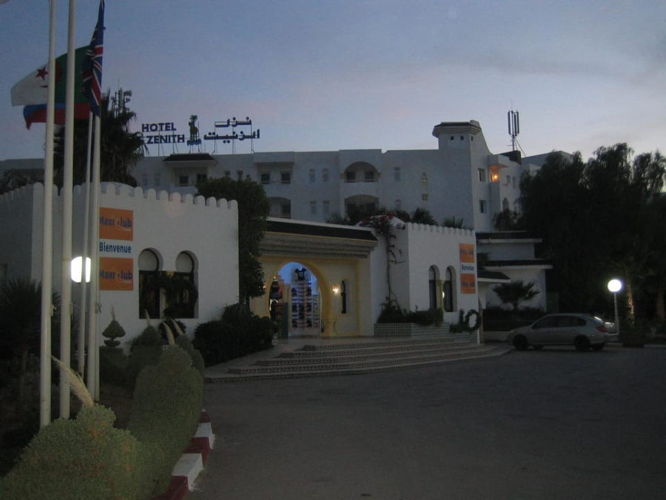 Eingang Hotel Zenith, Kinza & Anais