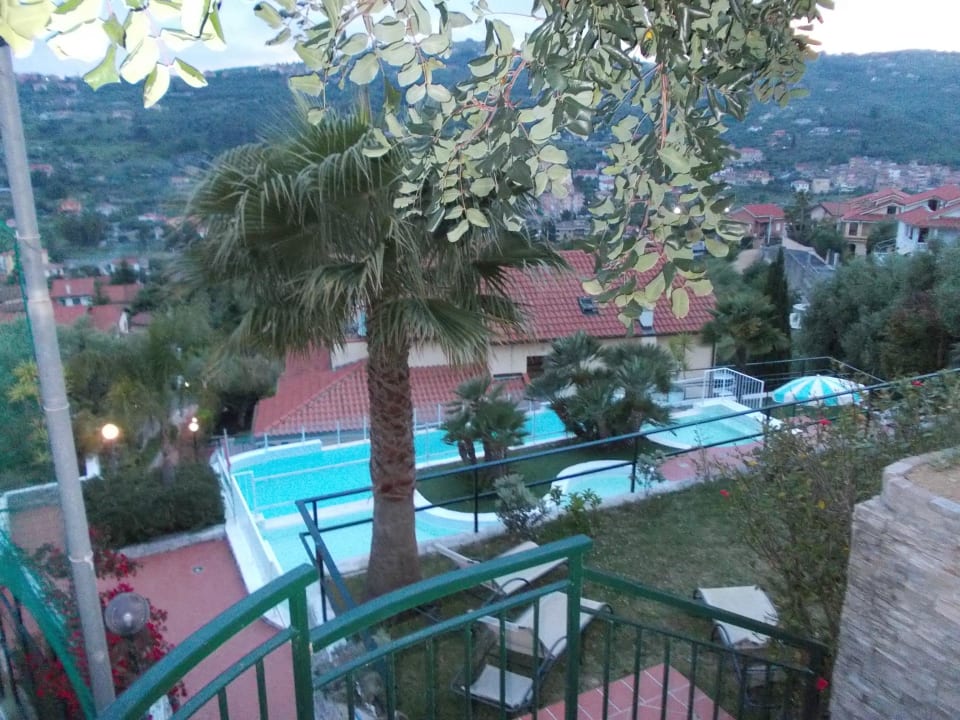 Mittagsruhe am Pool Villa Giada Resort