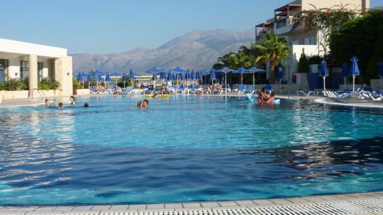 Herrliche Aussicht vom Pool aus Grand Hotel Holiday Resort