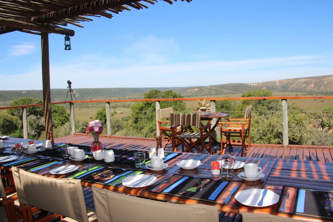 Terrasse im Hauptbereich Woodbury Tented Camp Amakhala