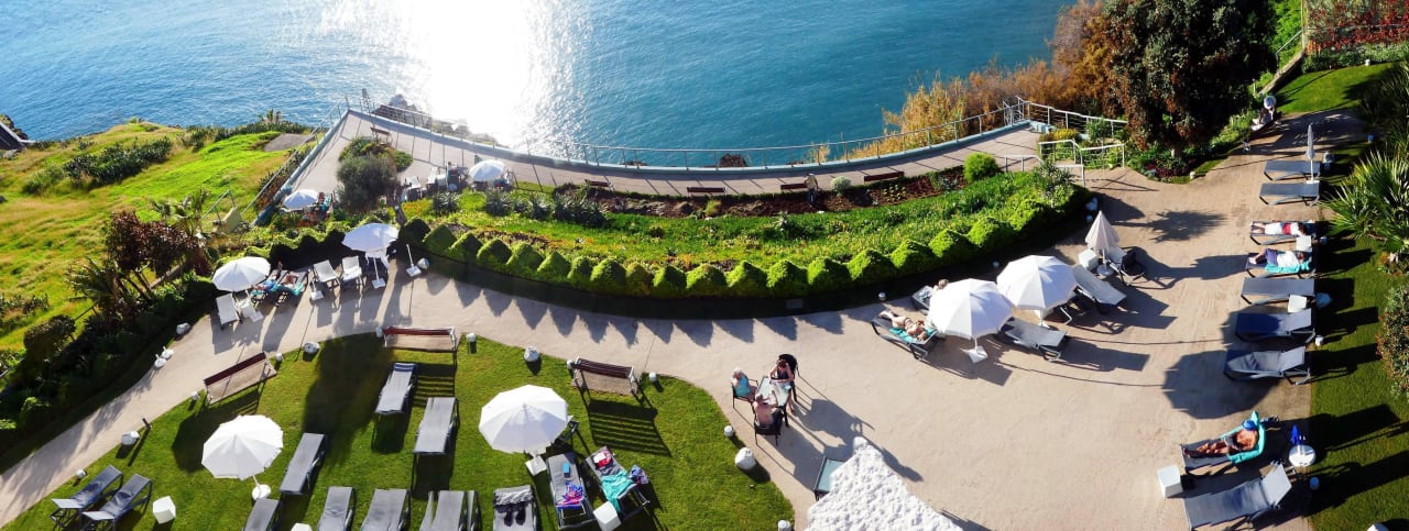 Liegewiese am Cliff Hotel Golden Residence