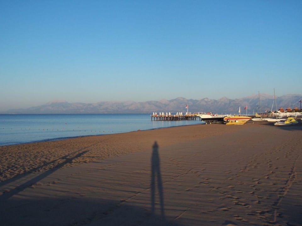 Strand in der Frühe Hotel Miracle Resort