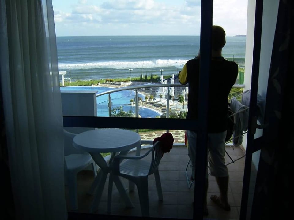 Blick durchs Fenster Hotel Sineva Beach
