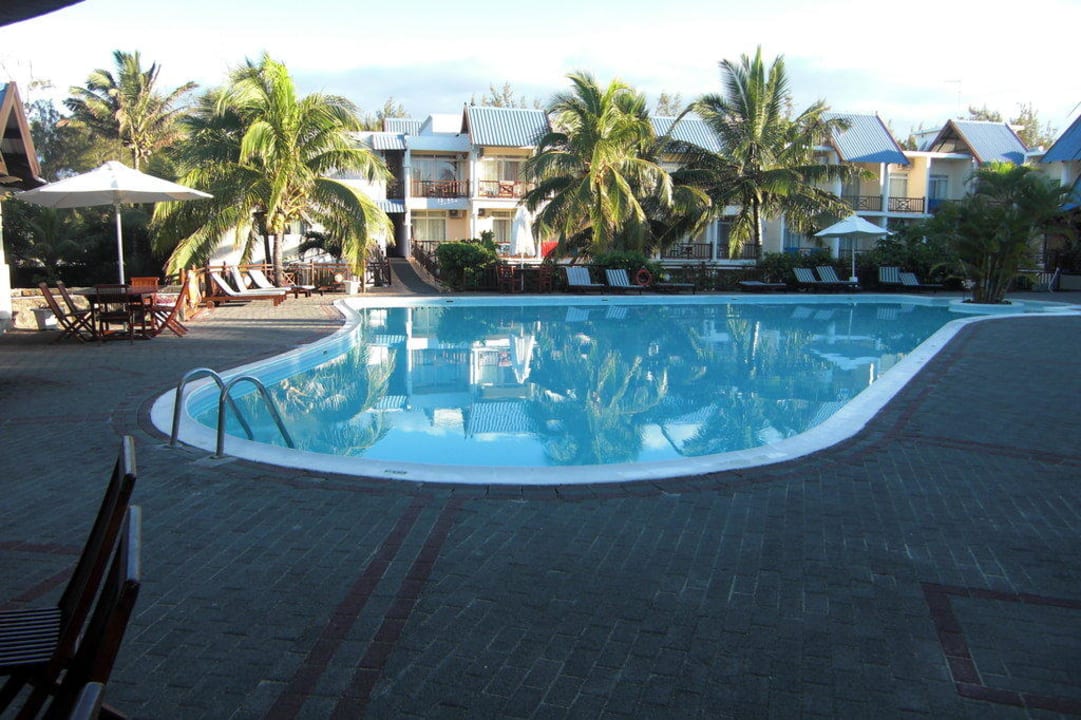 Pool Le Peninsula Bay Beach Resort & Spa