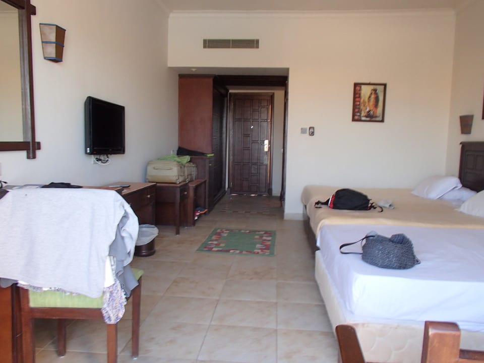 2 Laguna Beach Marsa Resort