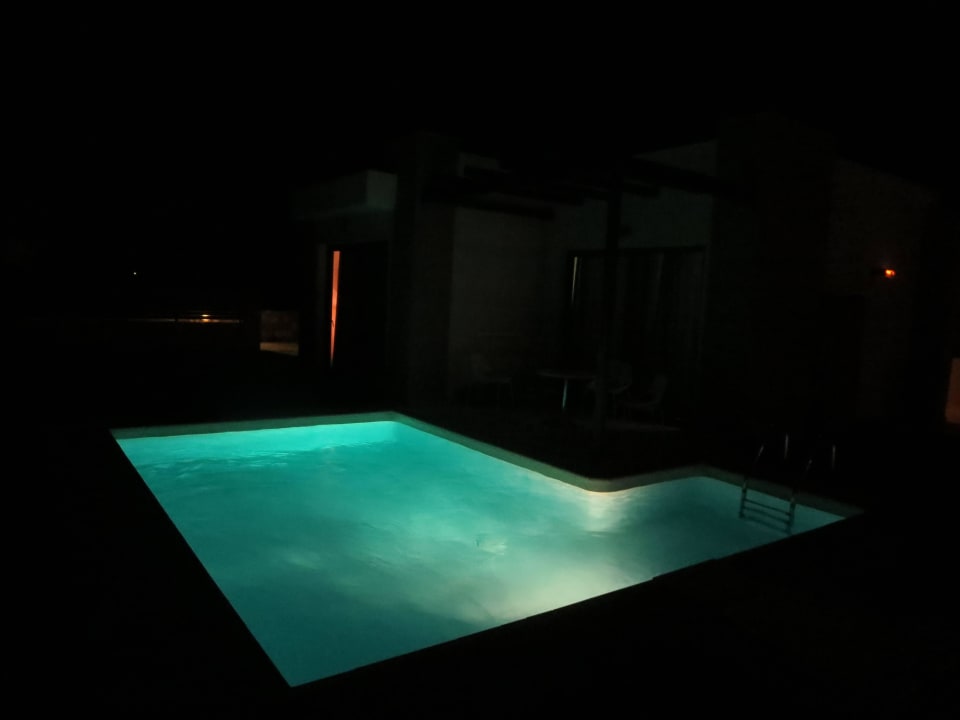 Privatpool bei Nacht Alea Hotel & Suites