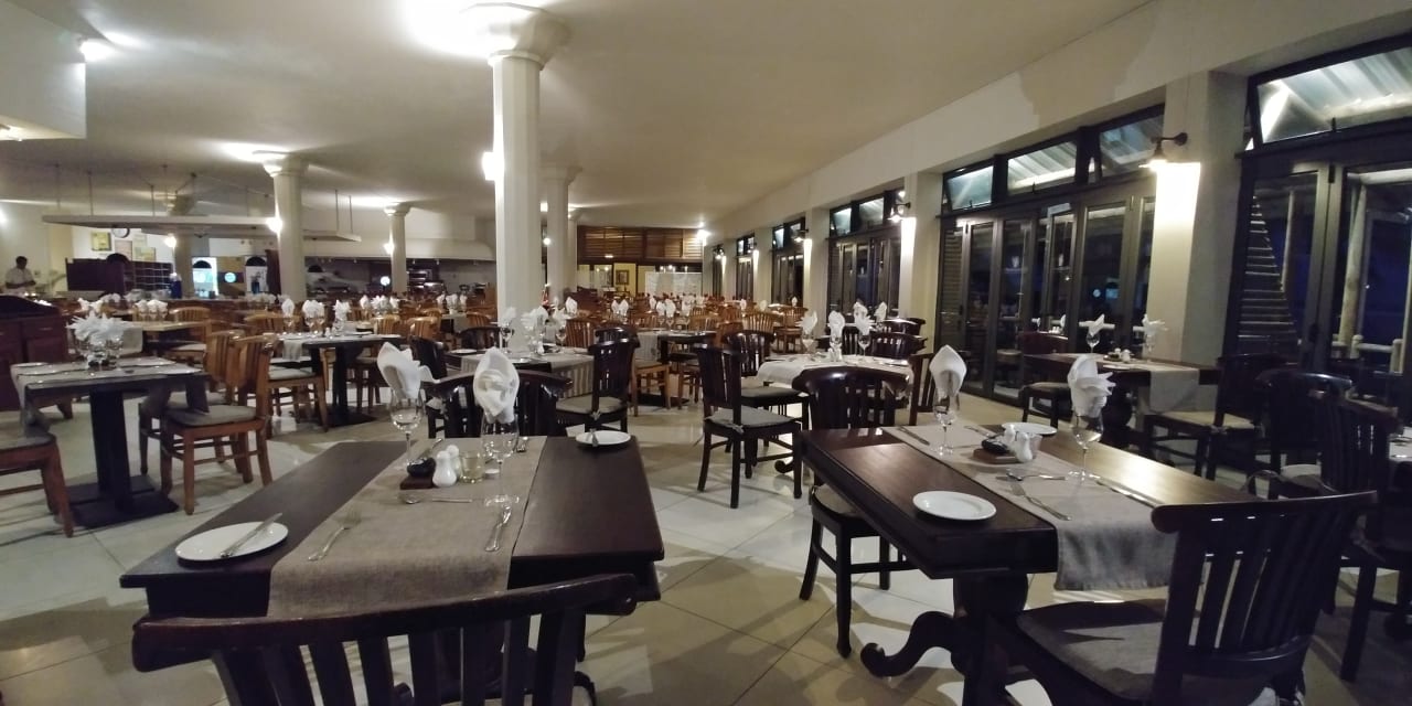 Gastro Le Peninsula Bay Beach Resort & Spa