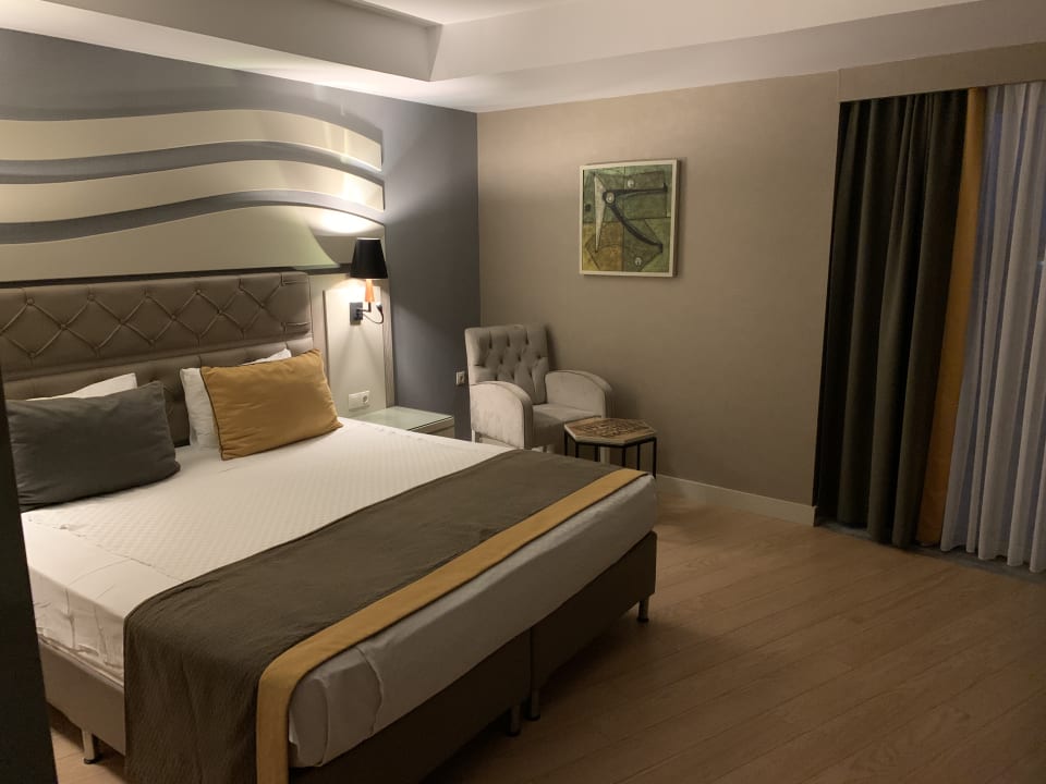 Zimmer Saturn Palace Resort Hotel