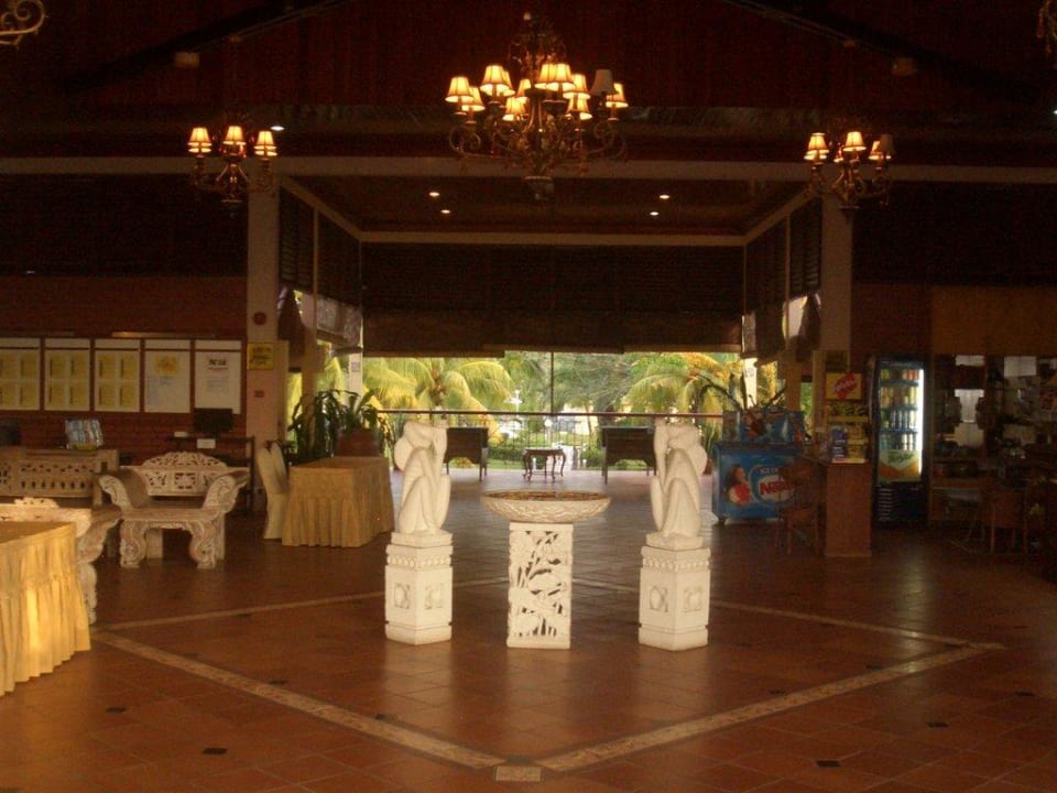 Traditionell gestaltete Lobby Hotel Beringgis Beach Resort