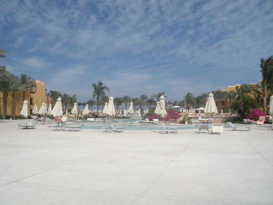 Вид с террасы на бассейны Stella Beach Resort & Spa Makadi Bay