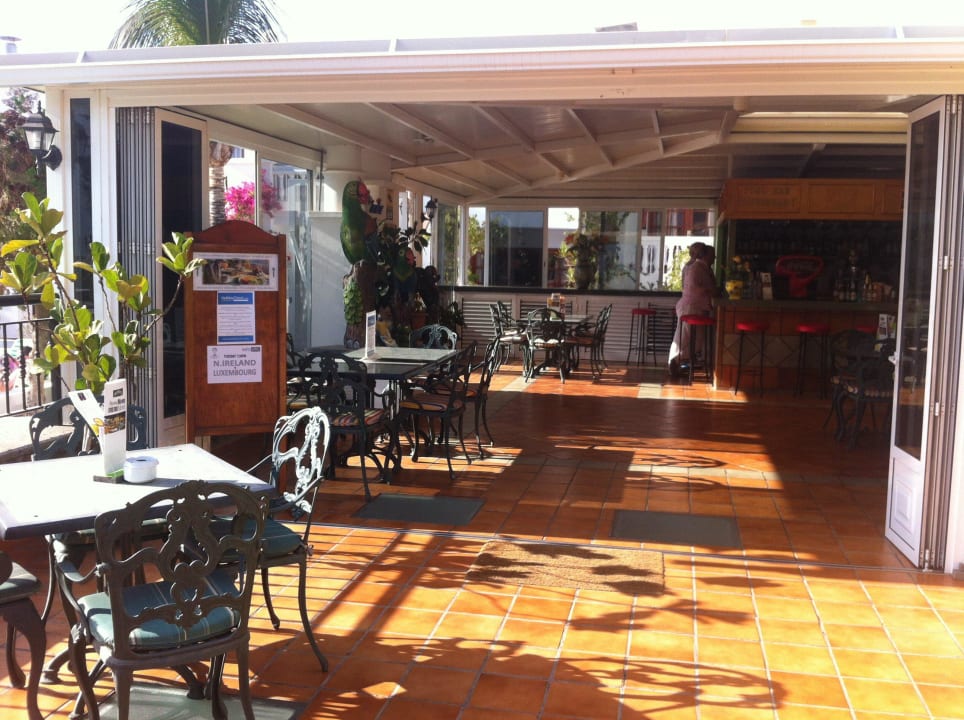 Snacbar Suite Hotel Montana Club