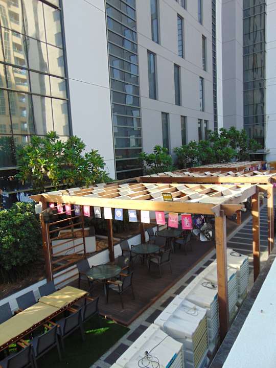 Gastro Hampton By Hilton Dubai Airport