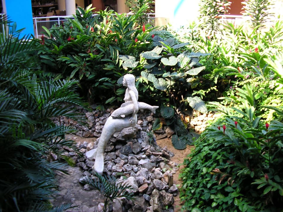 Socha v lobby Hotel Brisas del Caribe