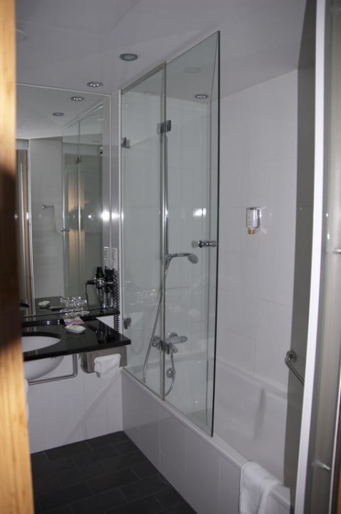 Badezimmer Four Points by Sheraton Panoramahaus Dornbirn