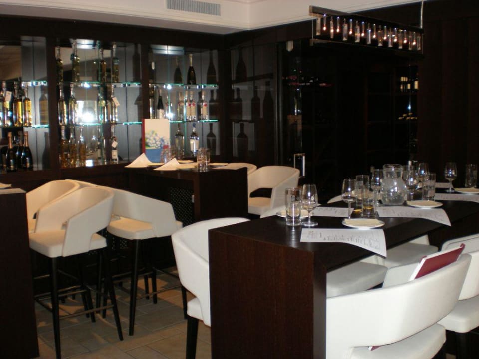 Vinothek STROBLHOF Active Family SPA Resort