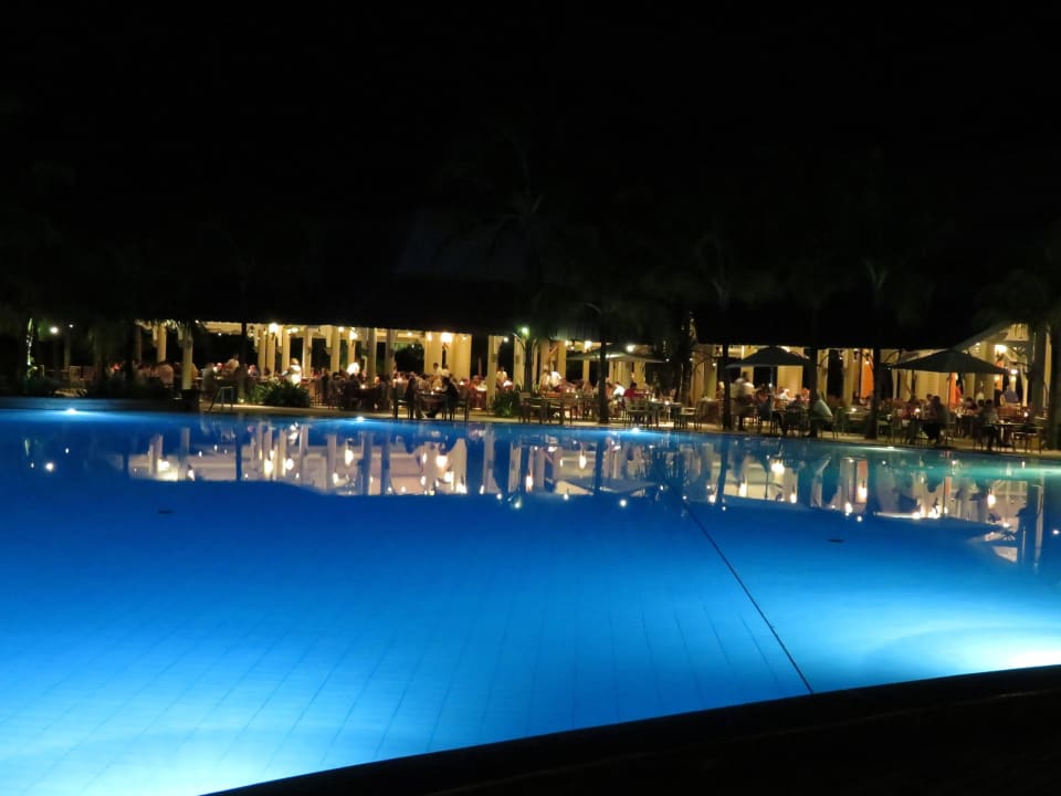 Blick auf das Hauptrestaurant Victoria Beachcomber Resort & Spa